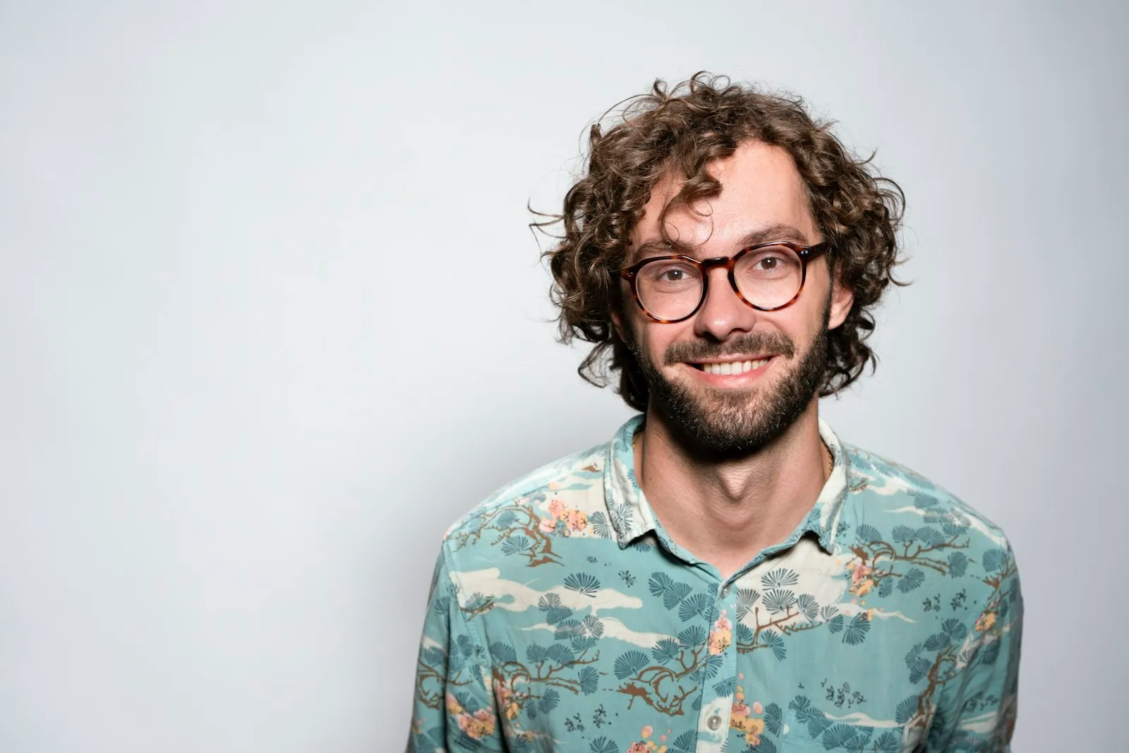 Professor Lucas sorrindo